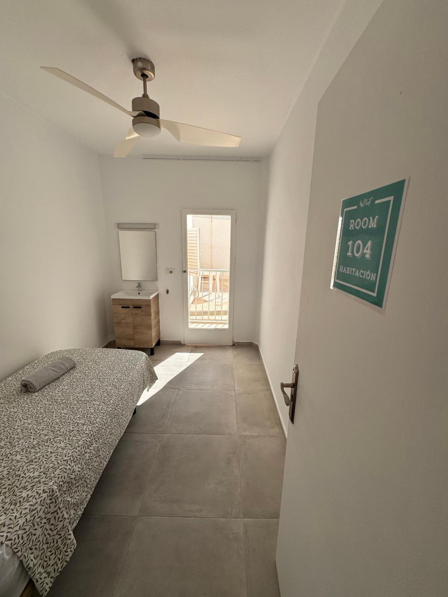 Hostal Cisne Hotel San Antonio  Luaran gambar